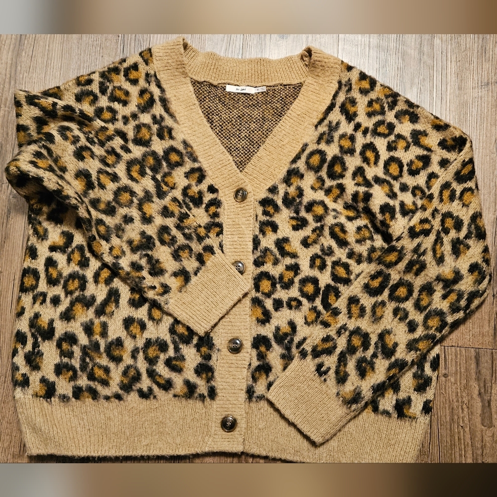 Francesca’s Mi Ami Leopard Sweater - size M